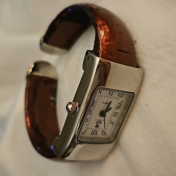 3/$30 VTG VERUCCI 1990s Bracelet Watch - Picture 2 of 6